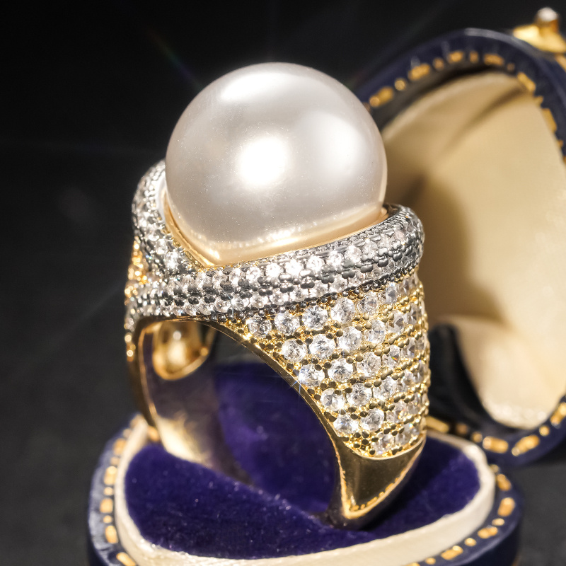 Women's Exquisite Elegant Sparkling Full Inlay Synthetic Zirconia Ring